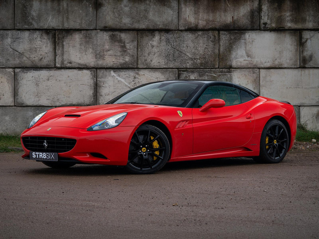 Ferrari California 4.3 V8 466PK (2010) | 18.474 km | NL Auto | 1e Eigenaar | Carbon Ceramic | Hardtop | CarPlay | Historie 49306001-0.jpg | STR8SiX Automotive