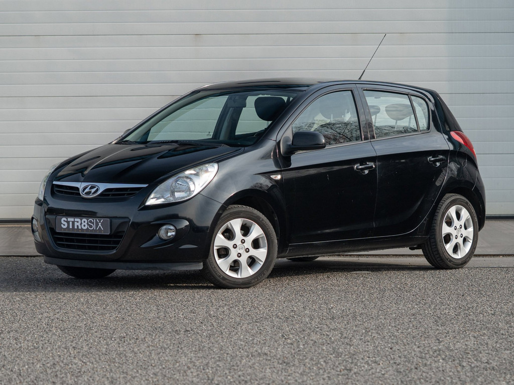 Hyundai i20 1.4i Dynamic XL (2011) 101PK | Airco | PDC | LM Velgen | 5-Deurs | 2e Eigenaar | Zuinig | Nette Auto 52026352-0.jpg | STR8SiX Automotive