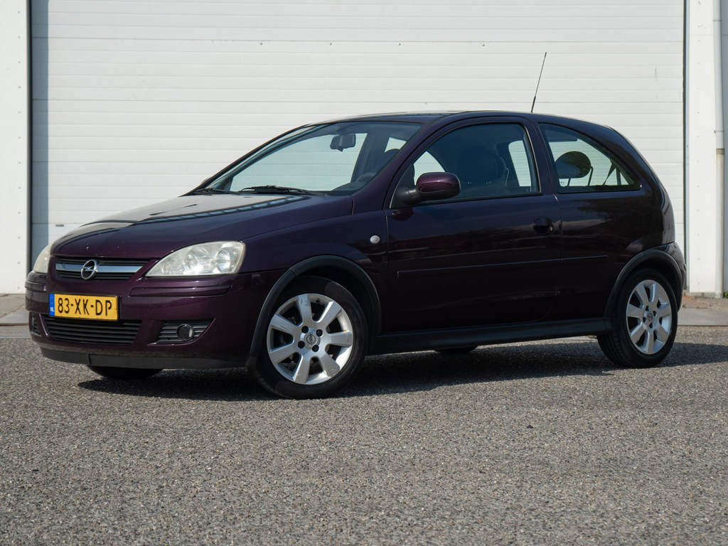Opel Corsa 1.2-16V (2007) 80 PK Silverline | Airco | 3-deurs | LM-velgen | NL-auto | NAP 53165175-0.jpg | STR8SiX Automotive